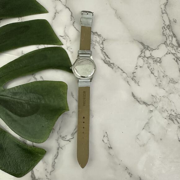 Betty Boop Vintage Y2k Womens Wrist Watch Silver Round Face Rhinestones Kiss - Picture 3 of 4